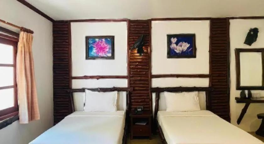 Bed in Alongkot Beach Resort Khanom