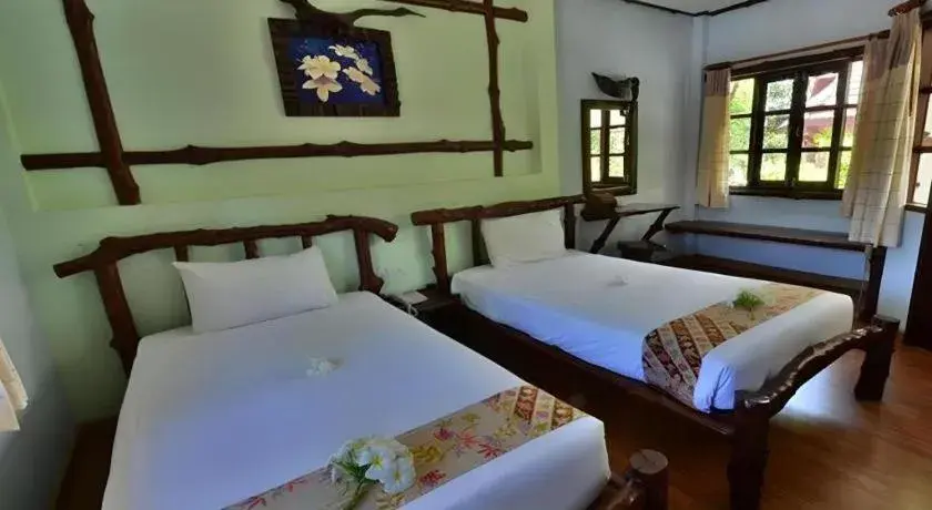 Bed in Alongkot Beach Resort Khanom Bed in Alongkot Beach Resort Khanom