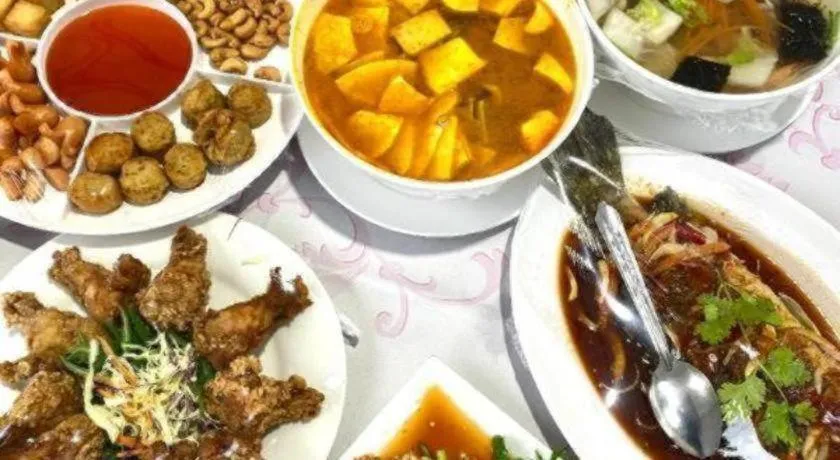 Alongkot Beach Resort Khanom