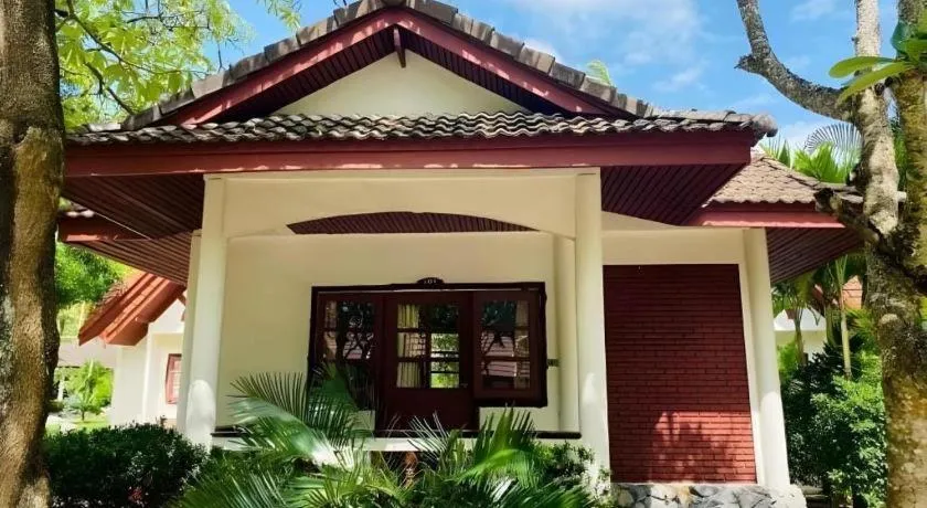 Alongkot Beach Resort Khanom