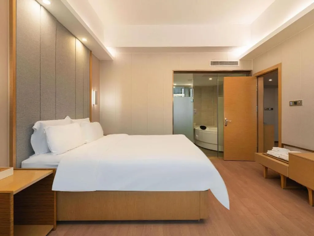 Bed in Lavande Hotels Guangzhou Fangcun Huadiwan Metro Station