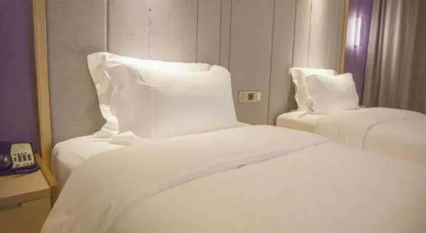 Bed in Lavande Hotels Guangzhou Fangcun Huadiwan Metro Station Bed in Lavande Hotels Guangzhou Fangcun Huadiwan Metro Station