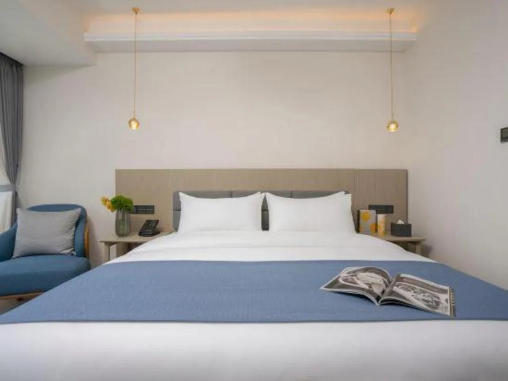 Bed in Kunming Guihua Hotel