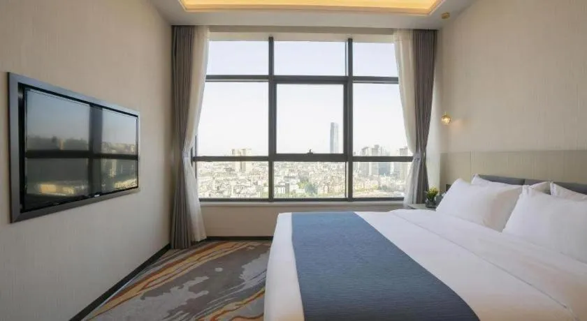 Bed in Kunming Guihua Hotel