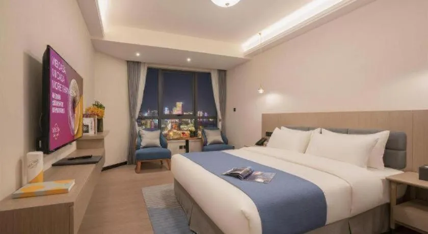 Bed in Kunming Guihua Hotel