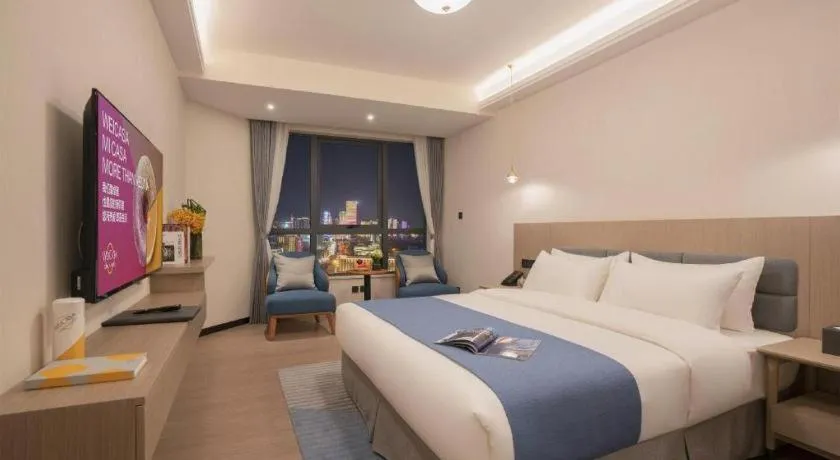 Bed in Kunming Guihua Hotel