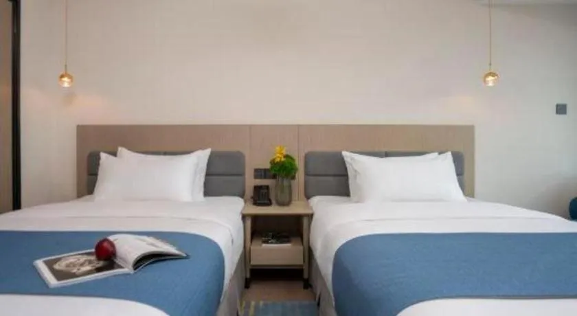 Bed in Kunming Guihua Hotel