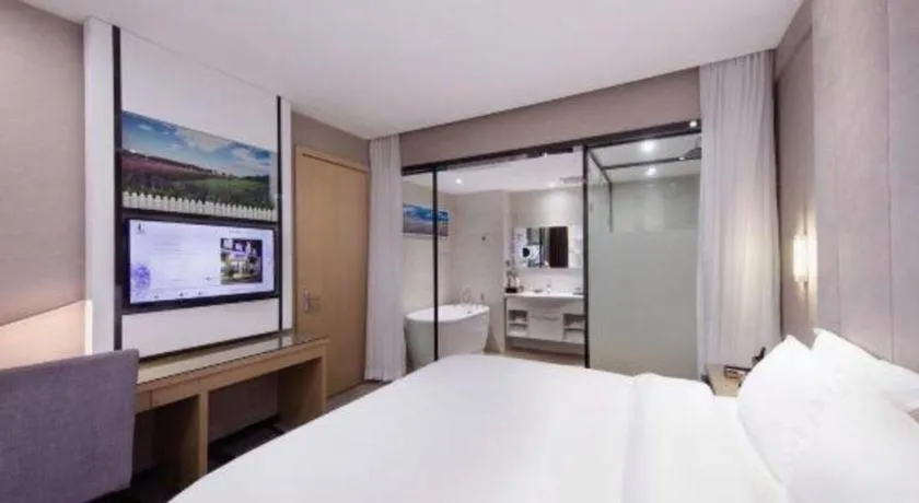 Bed in Lavande Hotels·Qingyuan Jinbiwan