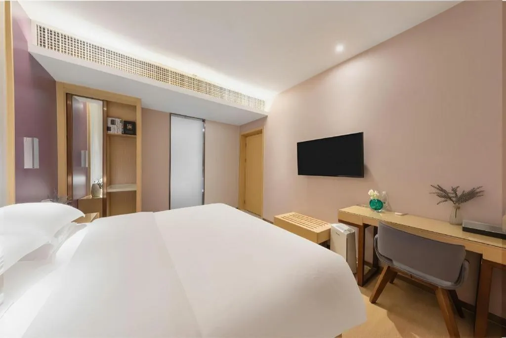 Bed in Lavande Hotel Zhongshan Dayong Rosewood Cultural Expo City