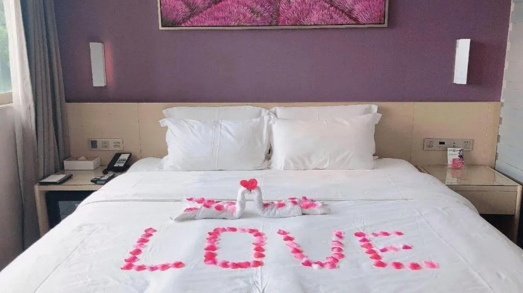 Bed in Lavande Hotel Zhongshan Dayong Rosewood Cultural Expo City