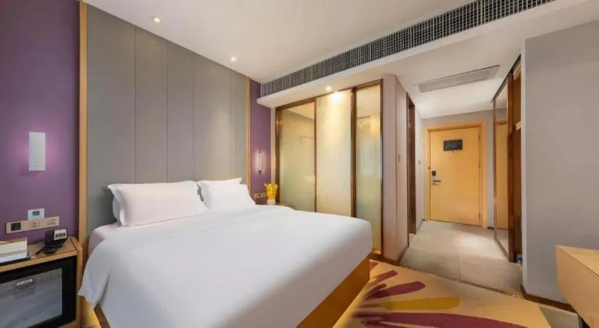 Bed in Lavande Hotel Zhongshan Dayong Rosewood Cultural Expo City