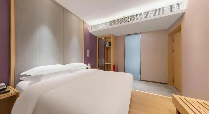 Bed in Lavande Hotel Zhongshan Dayong Rosewood Cultural Expo City