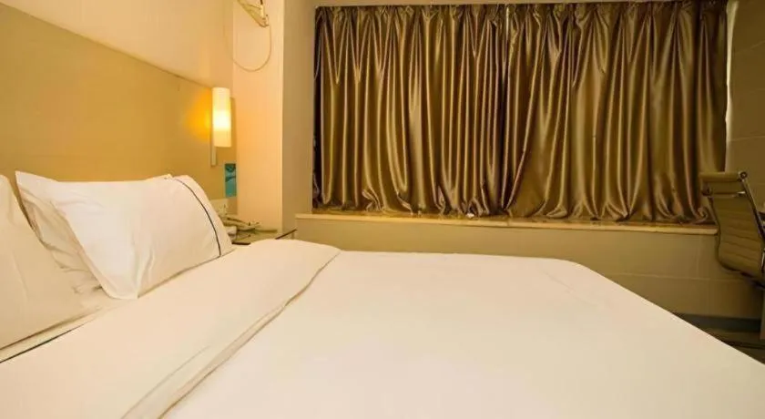 Bed in City Comfort Inn Wuhan Jiangxia