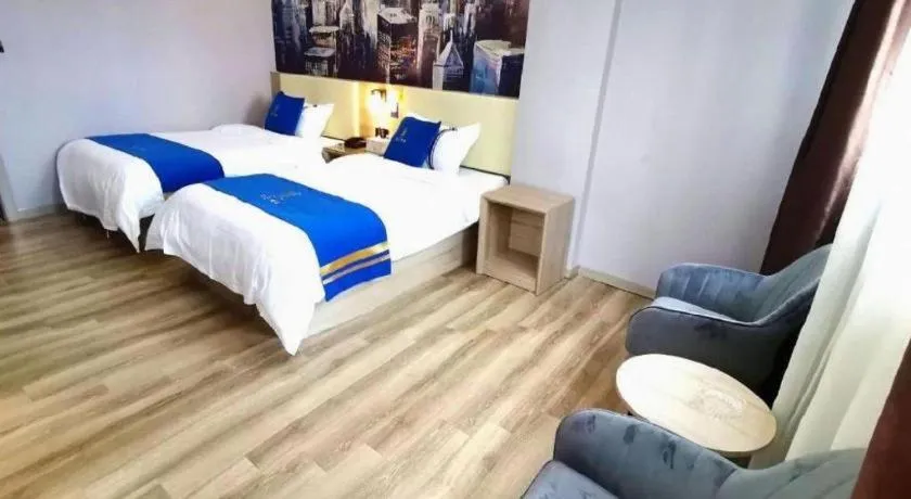 Bed in Super 8 Hotel Premier Suzhou Shihu Dong Road Metro Station