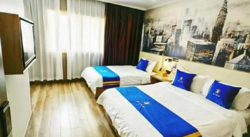 Bed in Super 8 Hotel Premier Suzhou Shihu Dong Road Metro Station