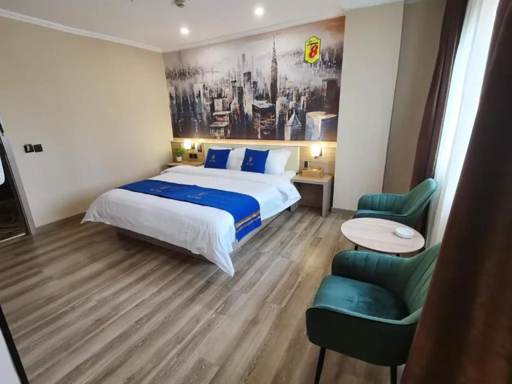 Bed in Super 8 Hotel Premier Suzhou Shihu Dong Road Metro Station