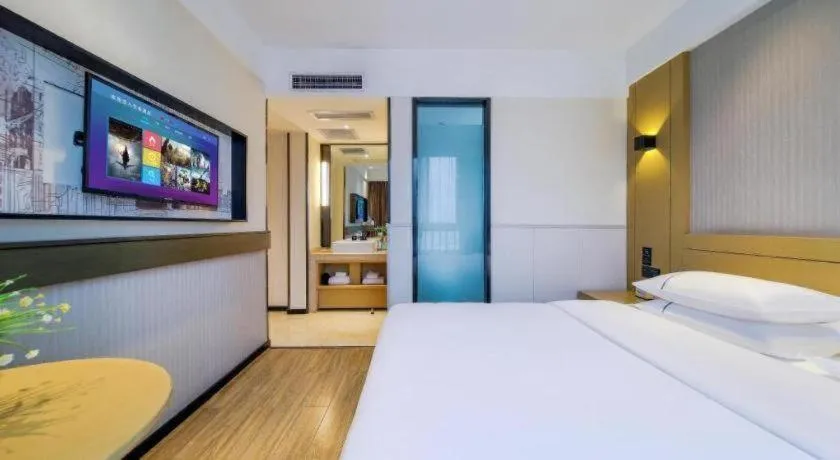 Bed in City Comfort Inn Chongqing Jiangbei Airport T3 Terminal
