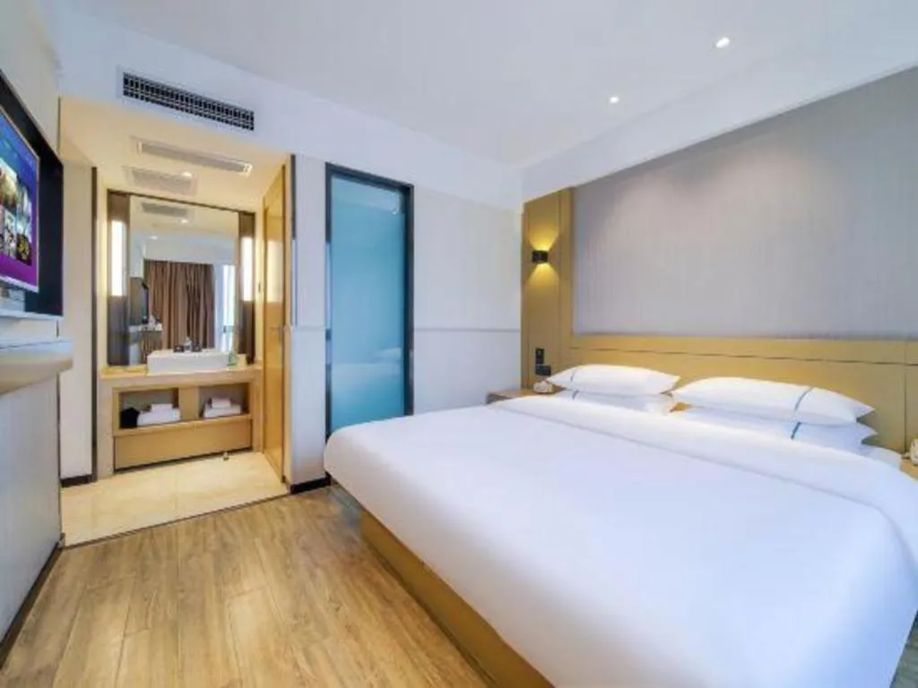 Bed in City Comfort Inn Chongqing Jiangbei Airport T3 Terminal