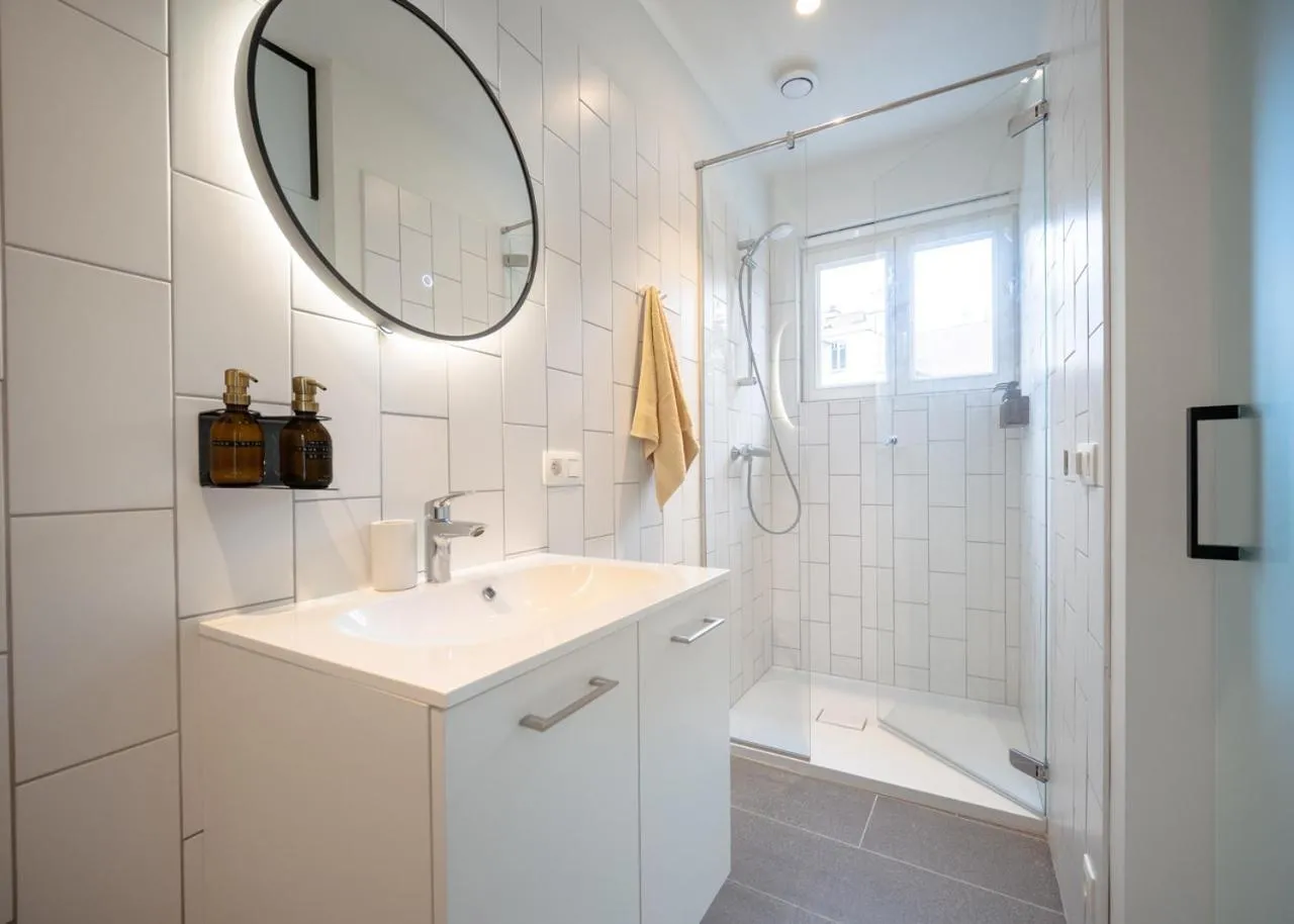 Shower in Mavue kamer met terras