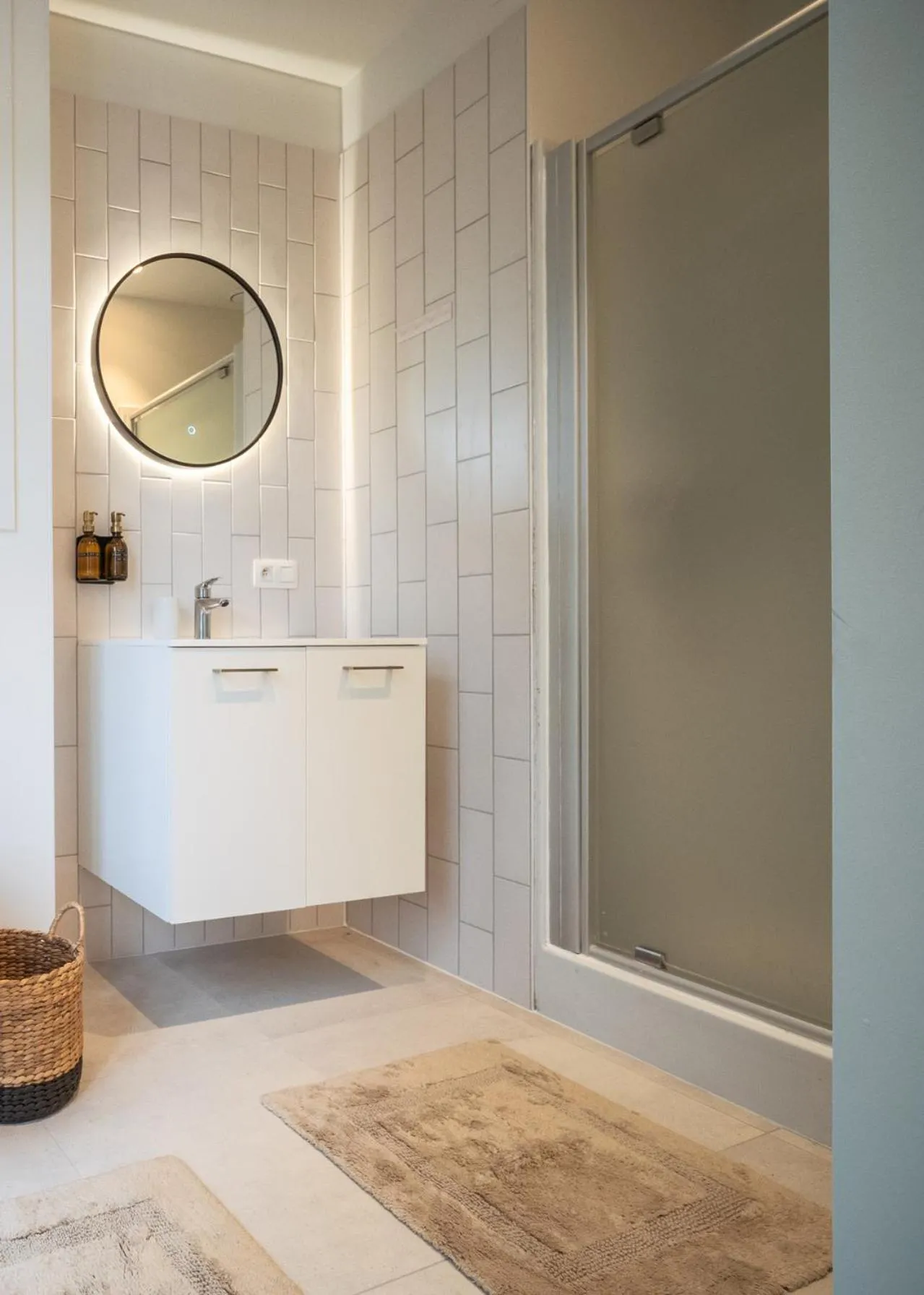Bathroom in Mavue kamer met terras