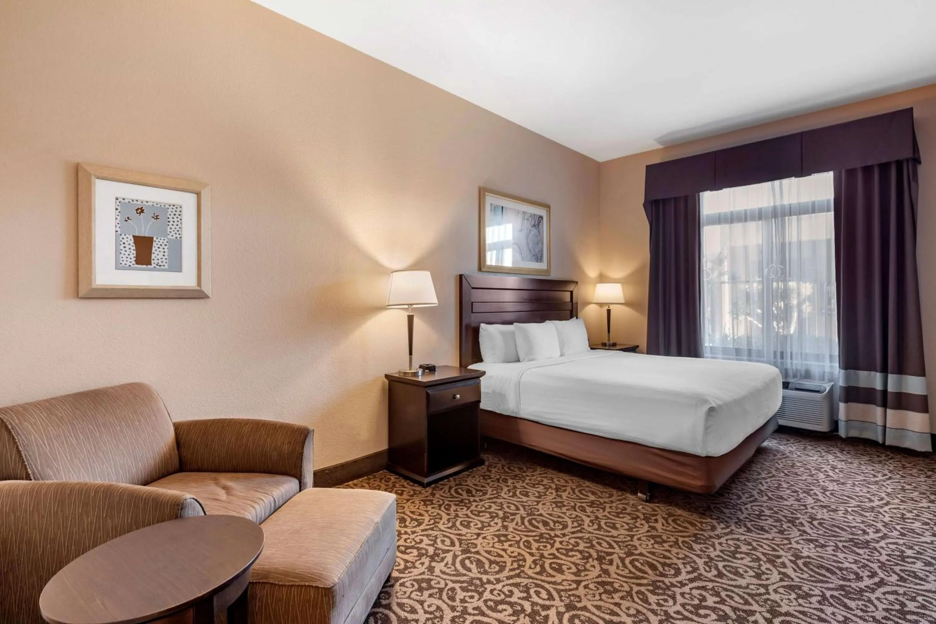 Photo of the whole room, Bed in Best Western Plus Las Vegas South Henderson