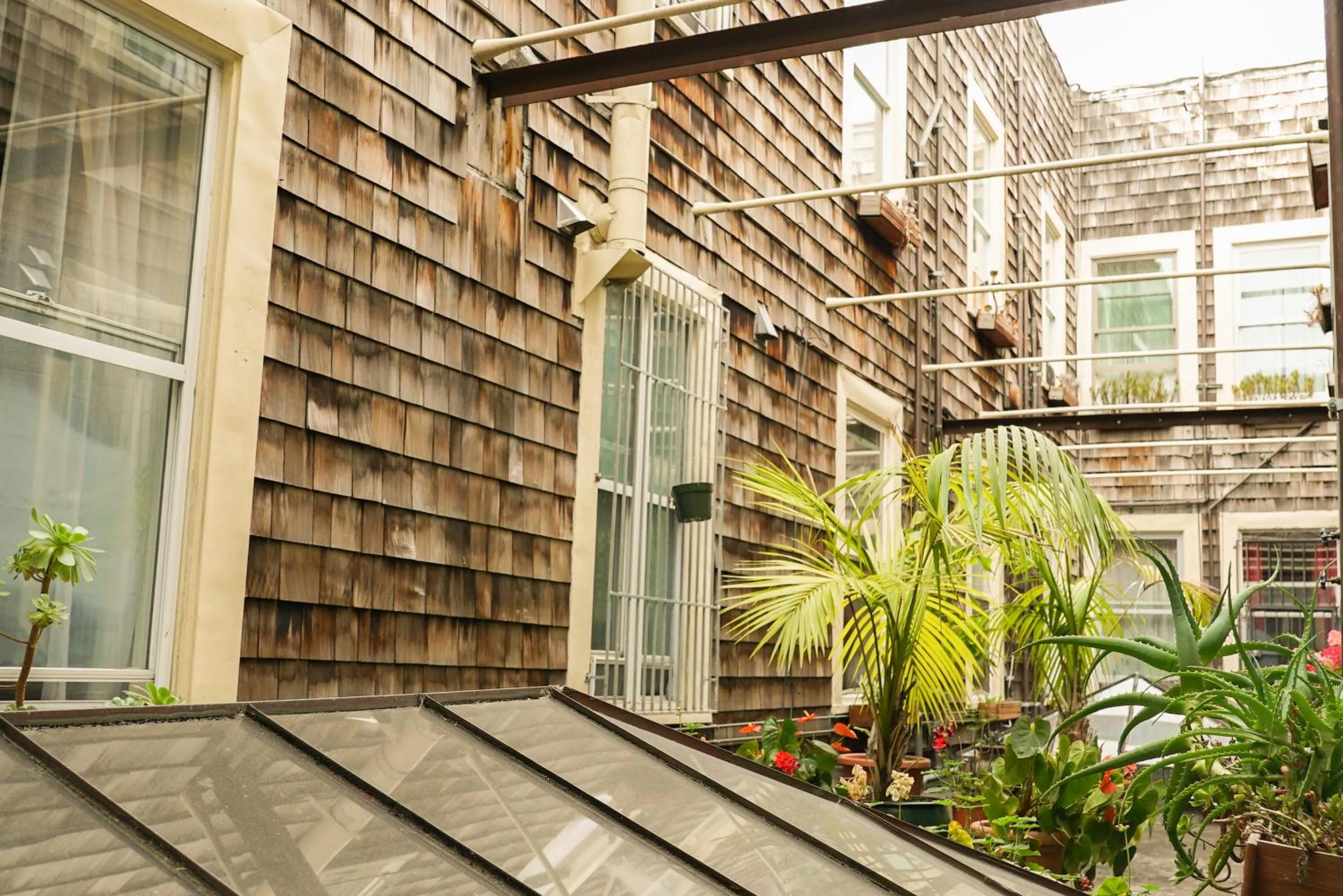 Garden in Music City Hotel - The San Francisco Music Experience