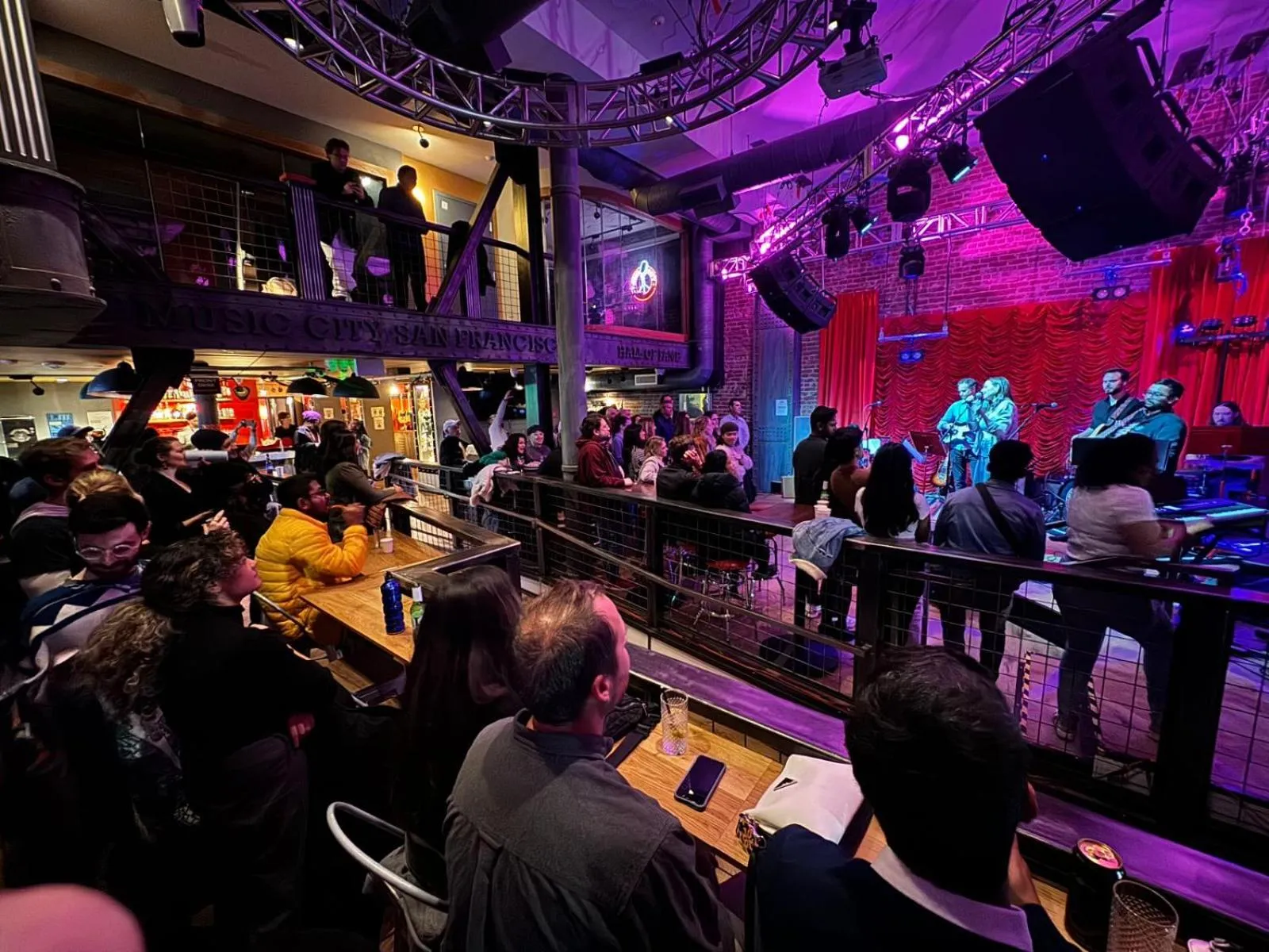 Restaurant/places to eat in Music City Hotel - The San Francisco Music Experience