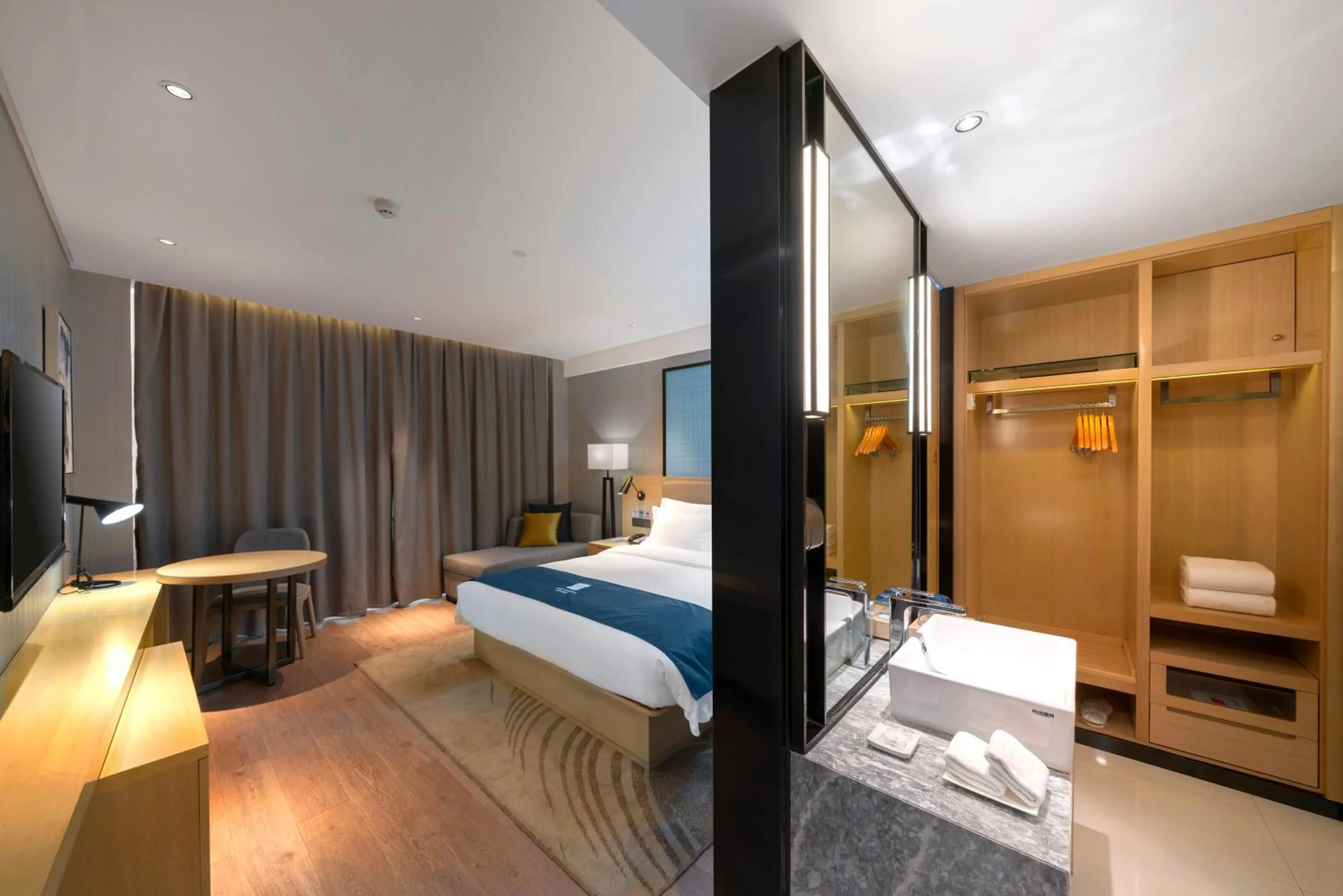 Bedroom, Bed in Echarm Hotel Haikou Zhongshan South Road East High Speed Railway Station