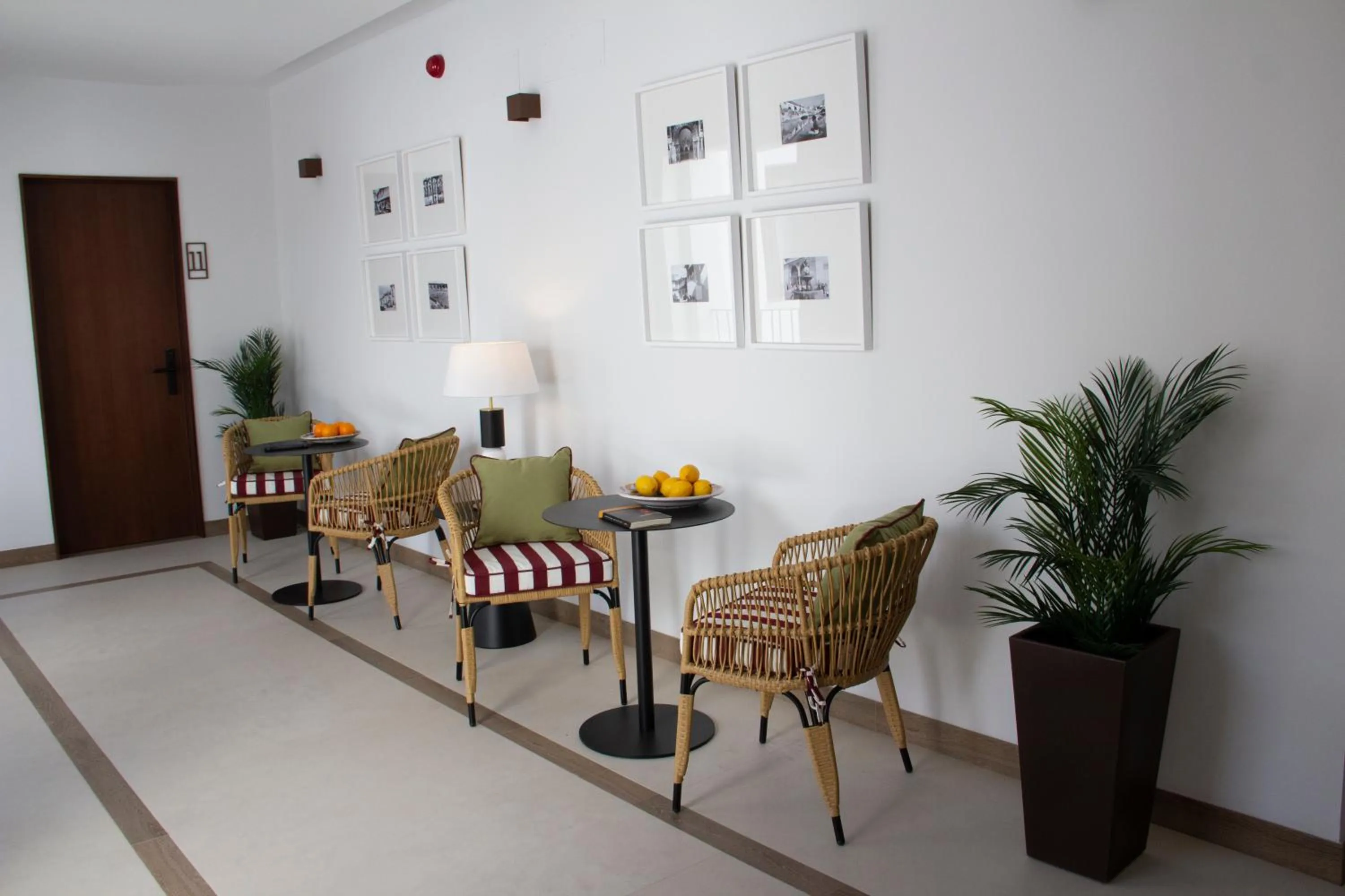 Living room in Puerta de la Ribera Suites