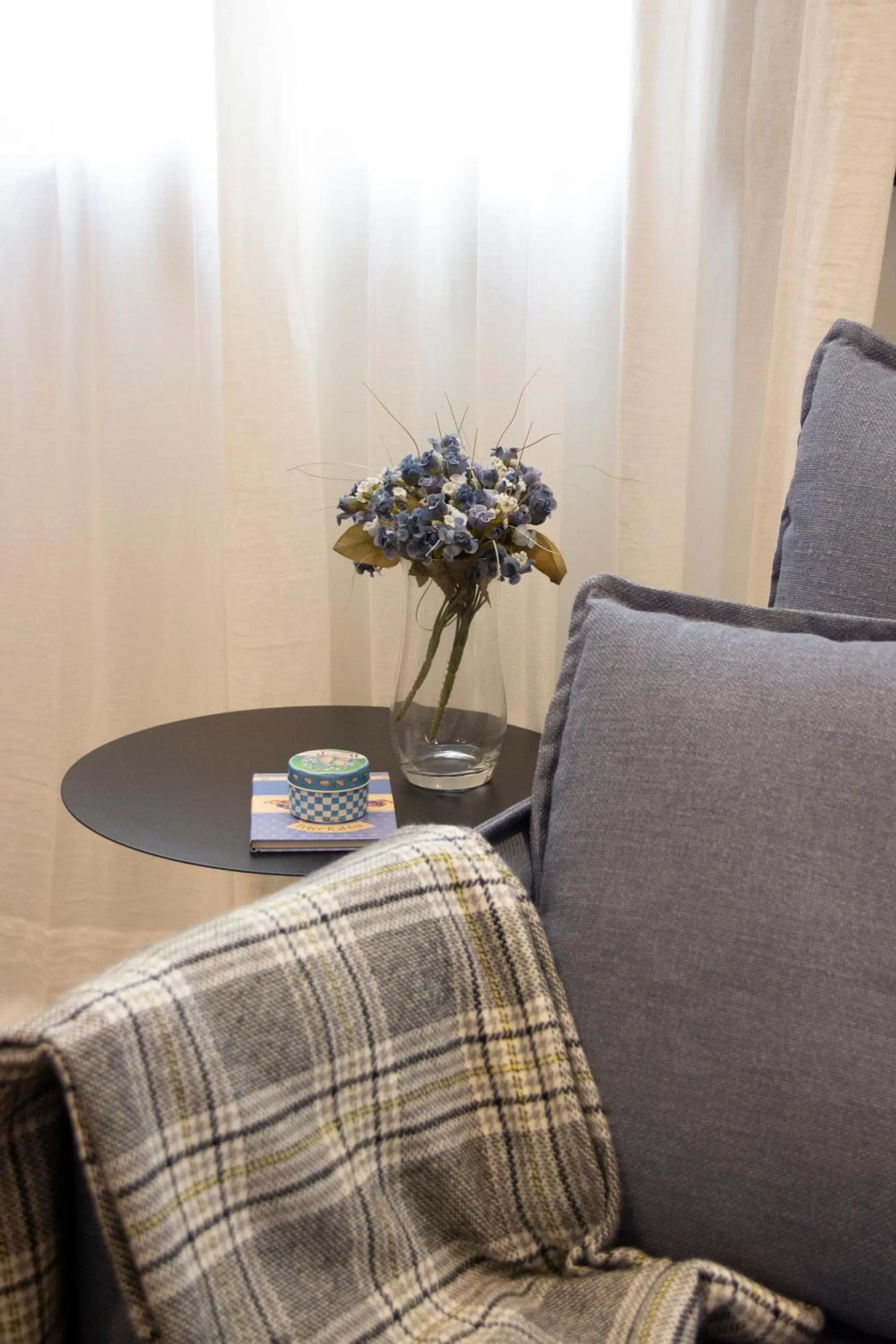 Living room in Puerta de la Ribera Suites