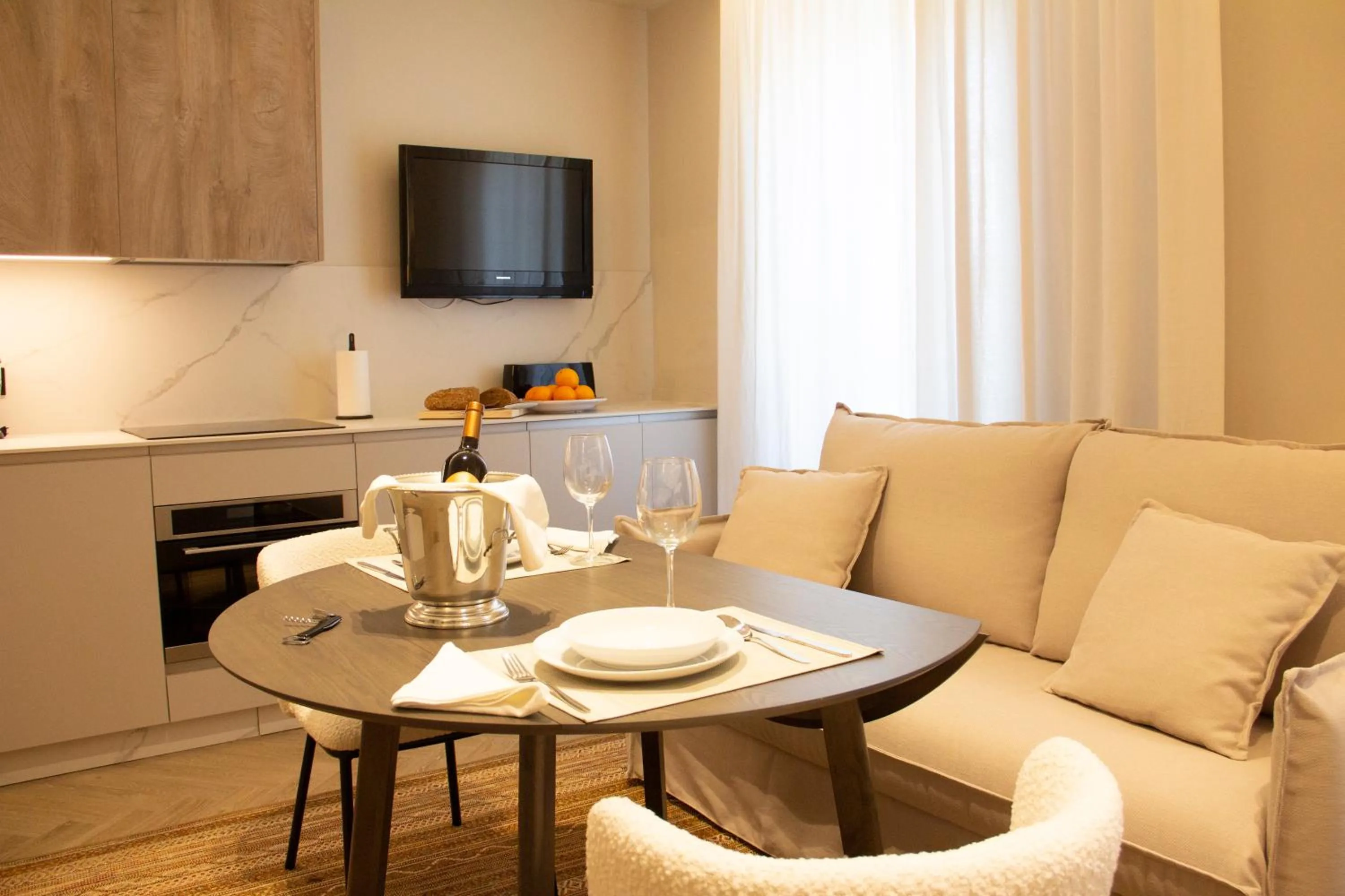 TV and multimedia in Puerta de la Ribera Suites