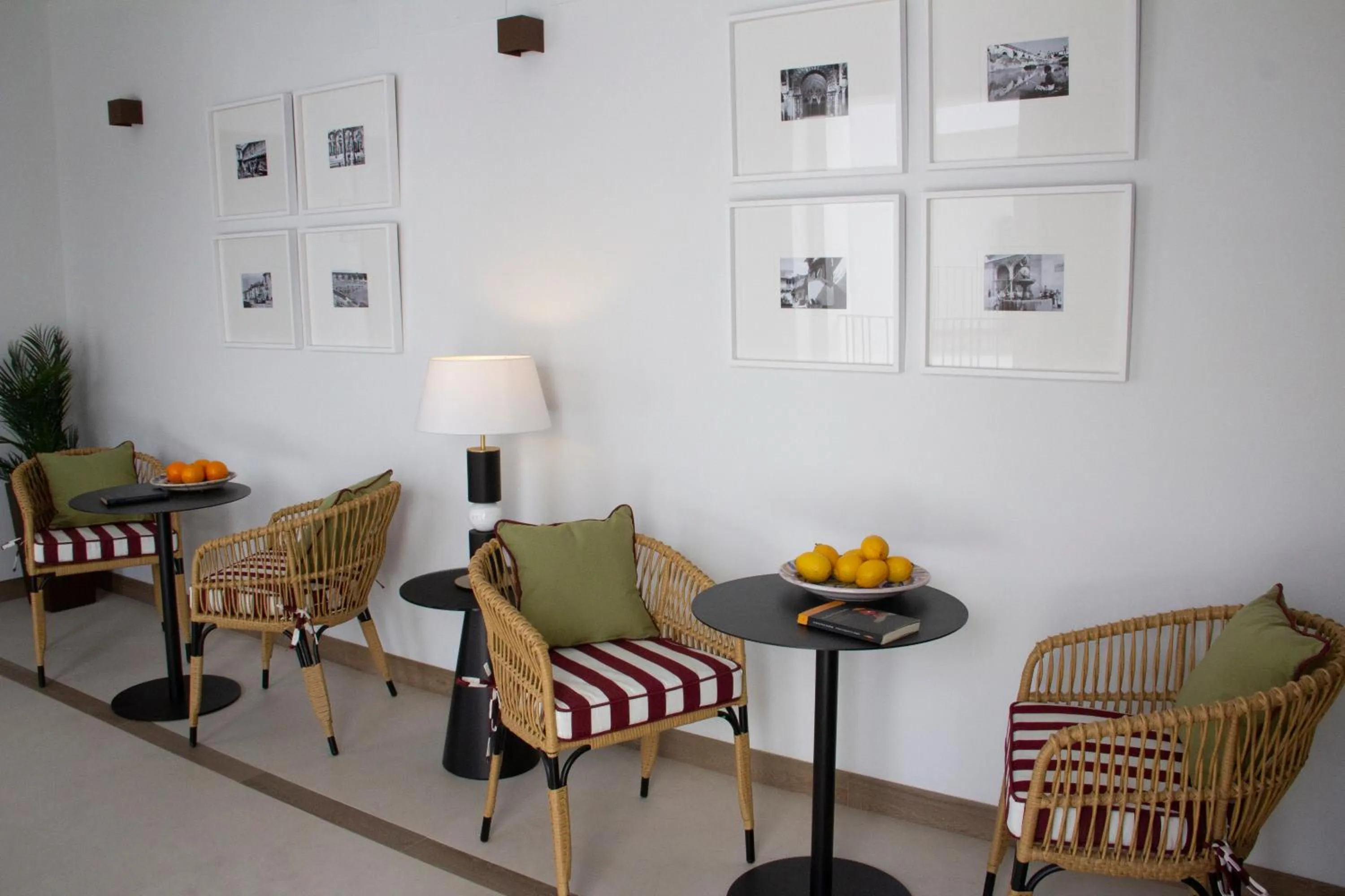 Seating area in Puerta de la Ribera Suites
