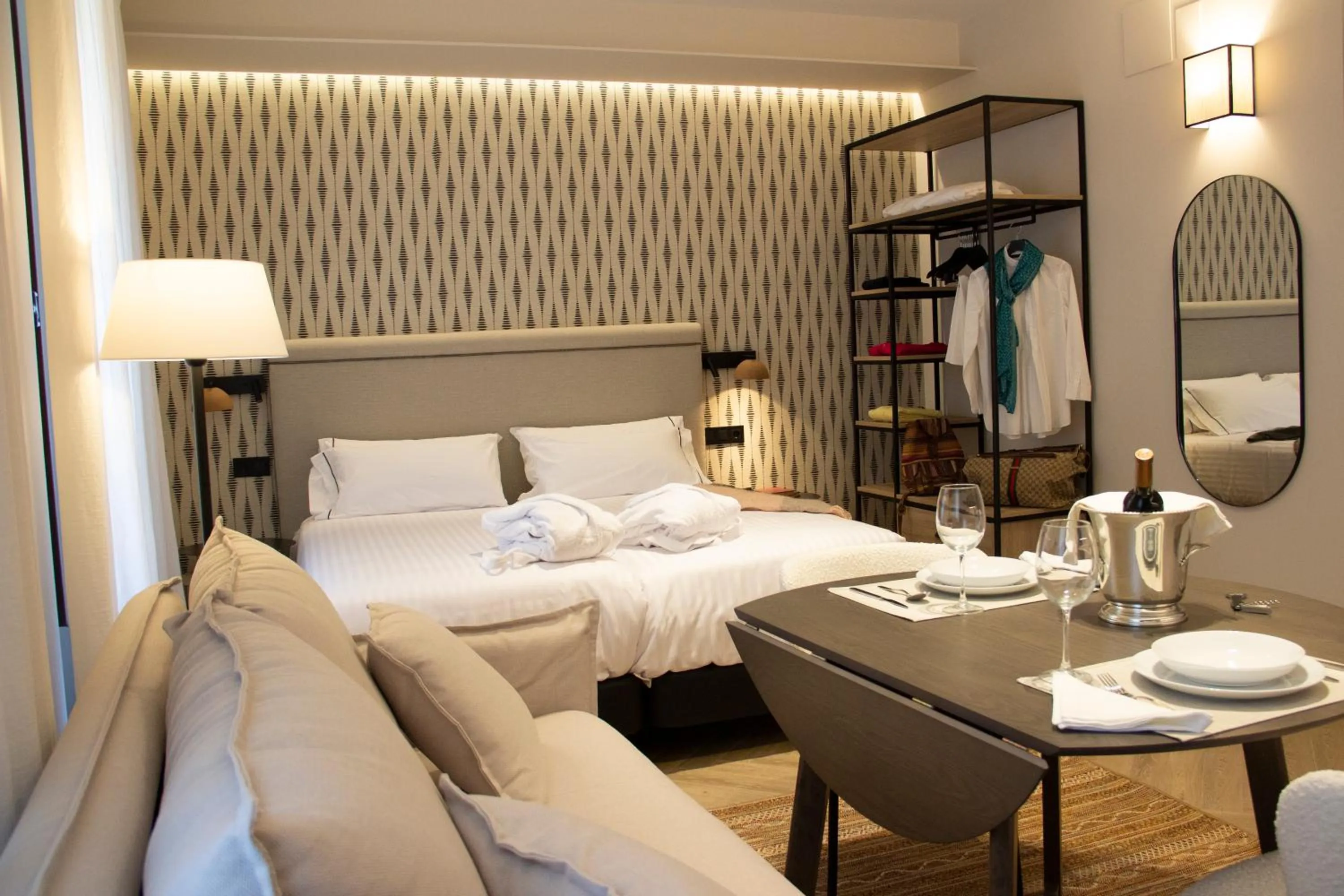 Bed in Puerta de la Ribera Suites