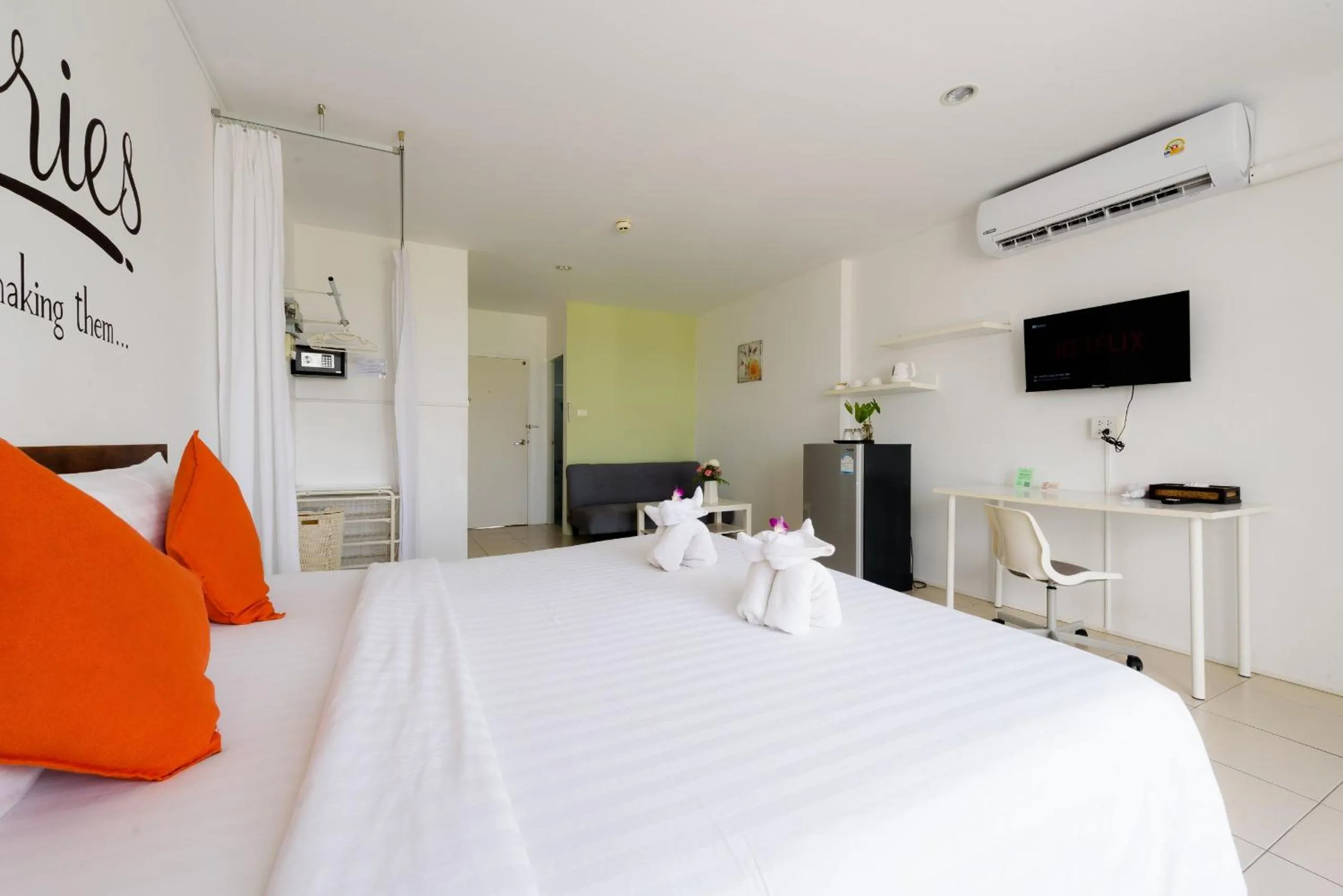 Photo of the whole room, Bed in Little Home Ao Nang