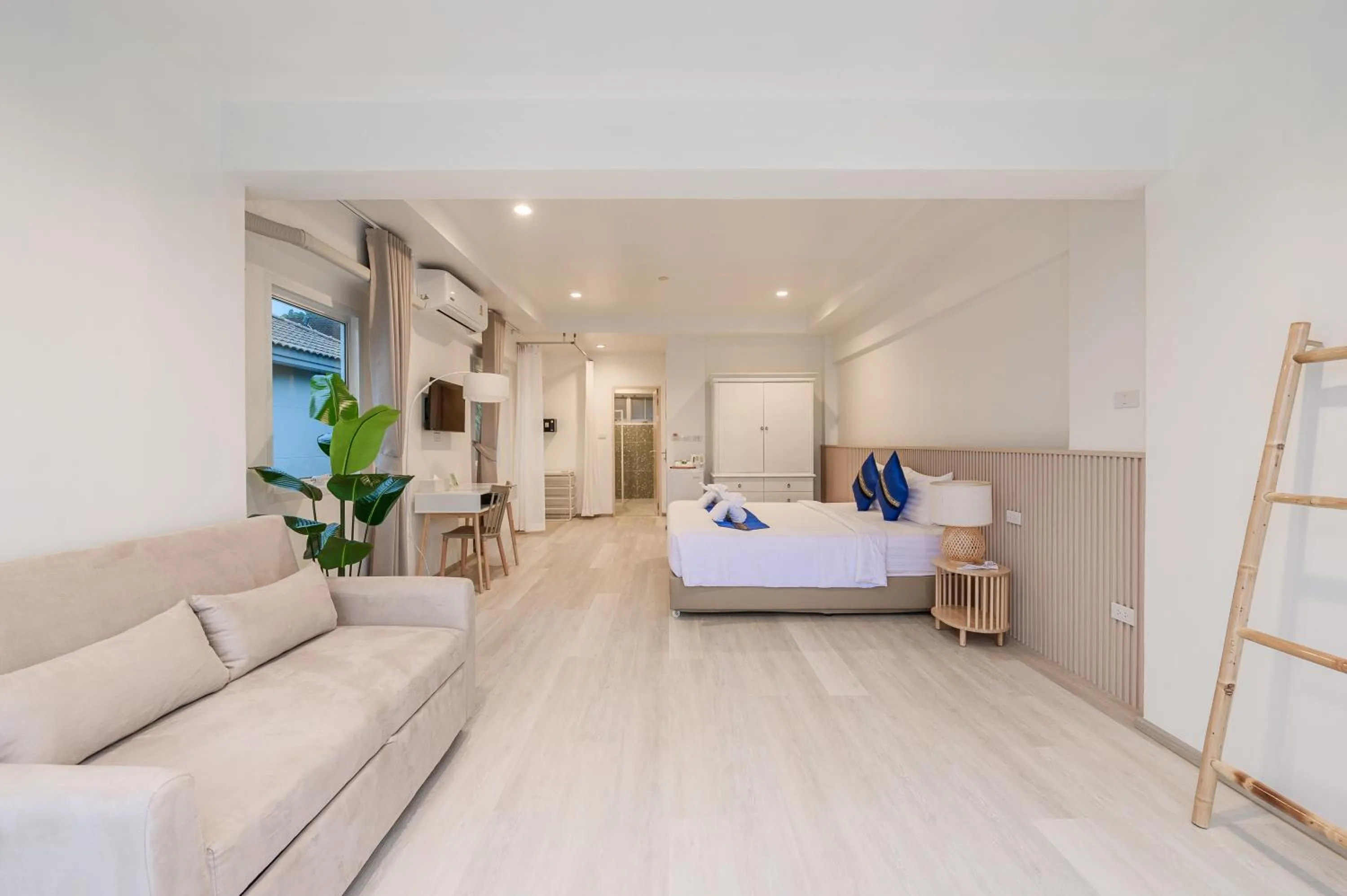 Photo of the whole room, Bed in Little Home Ao Nang