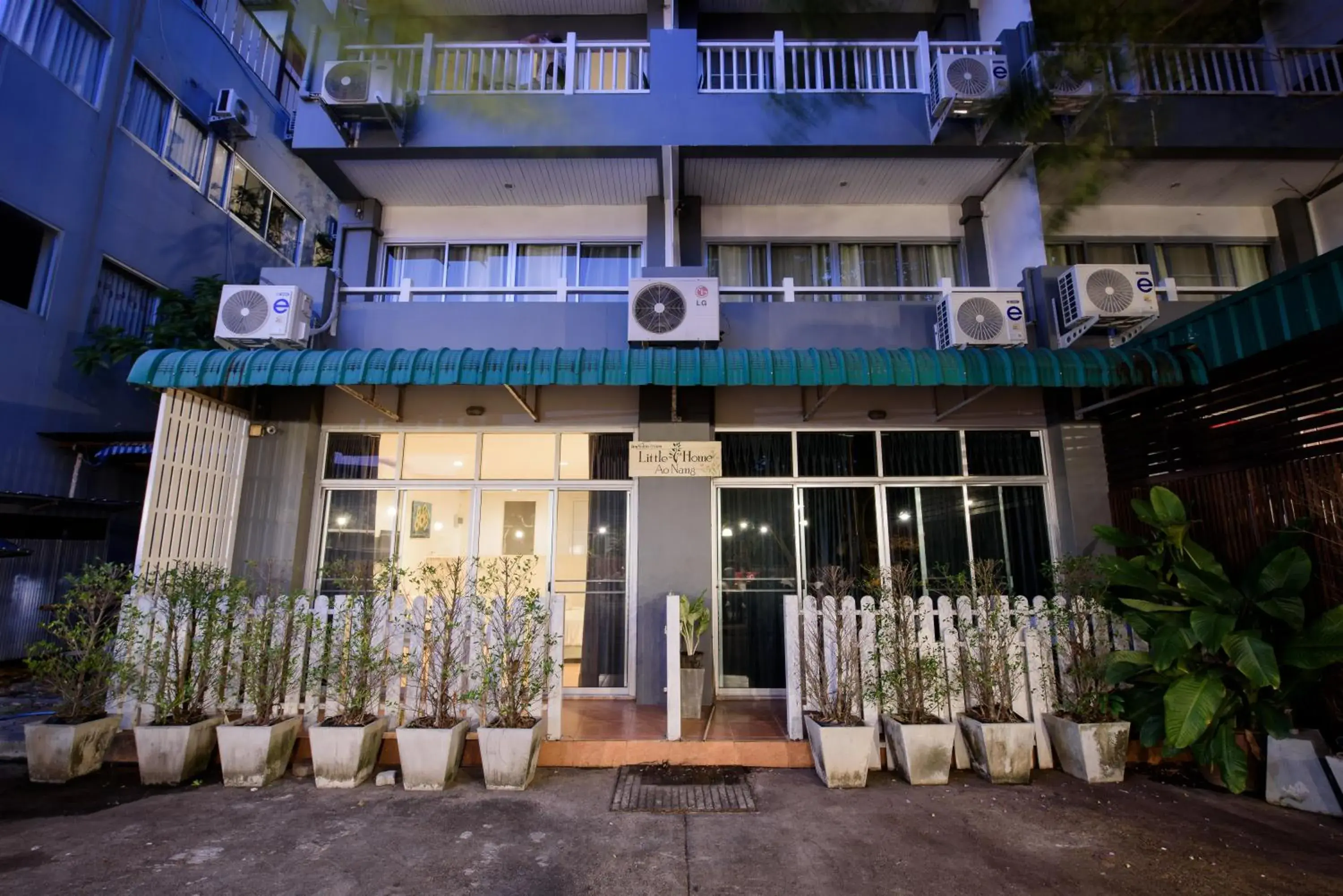 Property building in Little Home Ao Nang Property building in Little Home Ao Nang