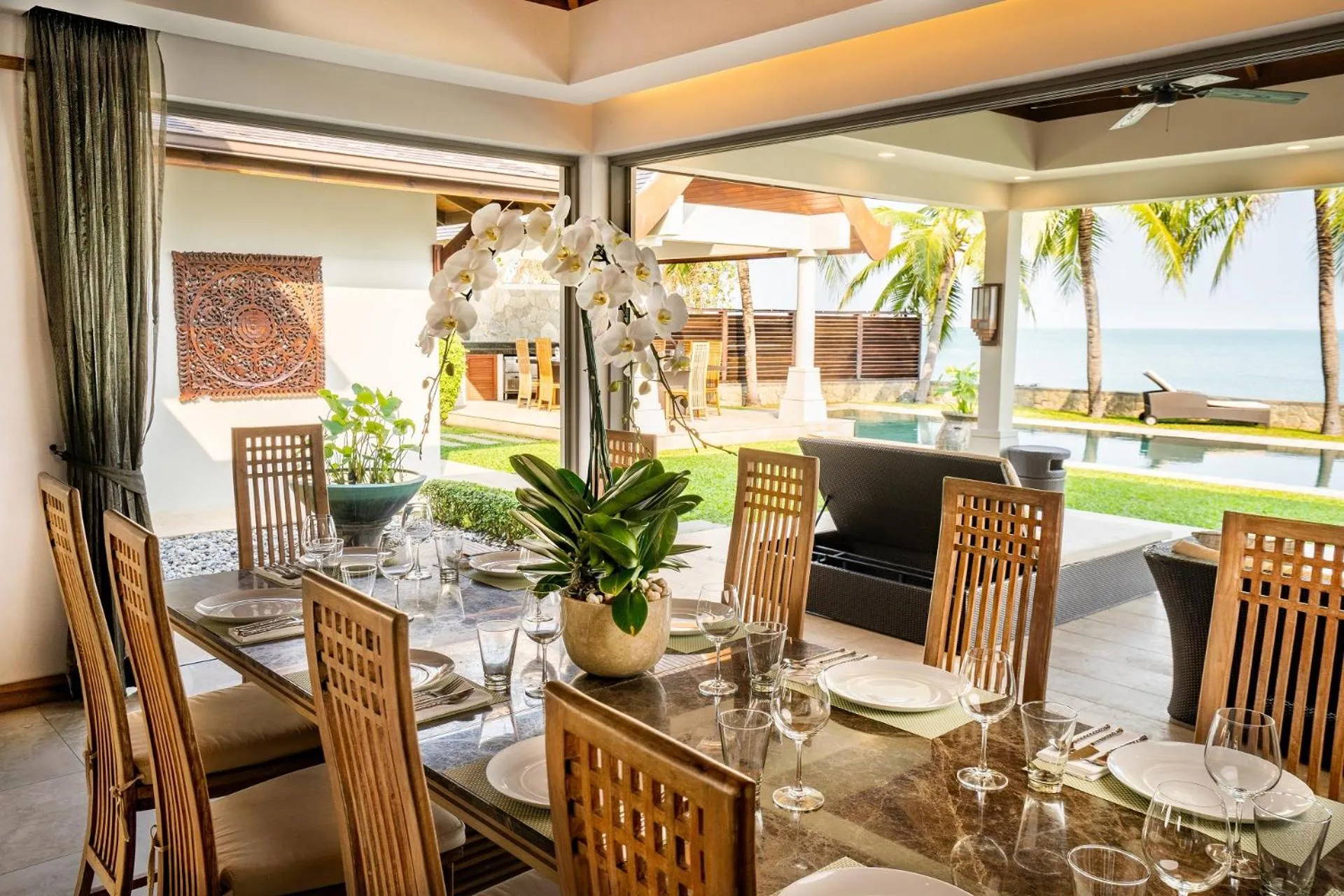 Restaurant/places to eat in Miskawaan Beachfront Villas