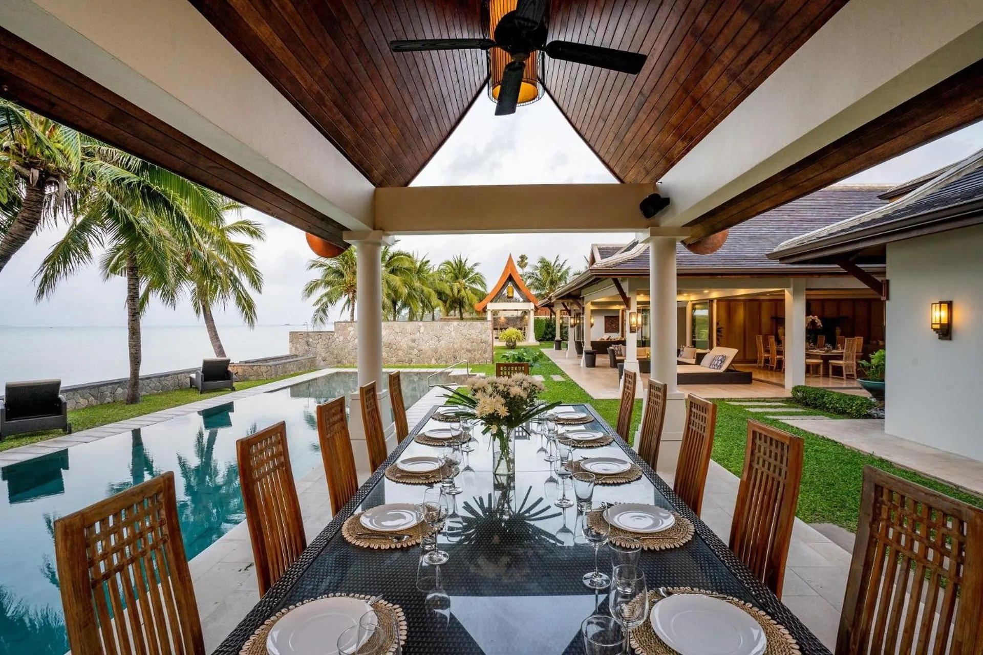 Restaurant/places to eat in Miskawaan Beachfront Villas