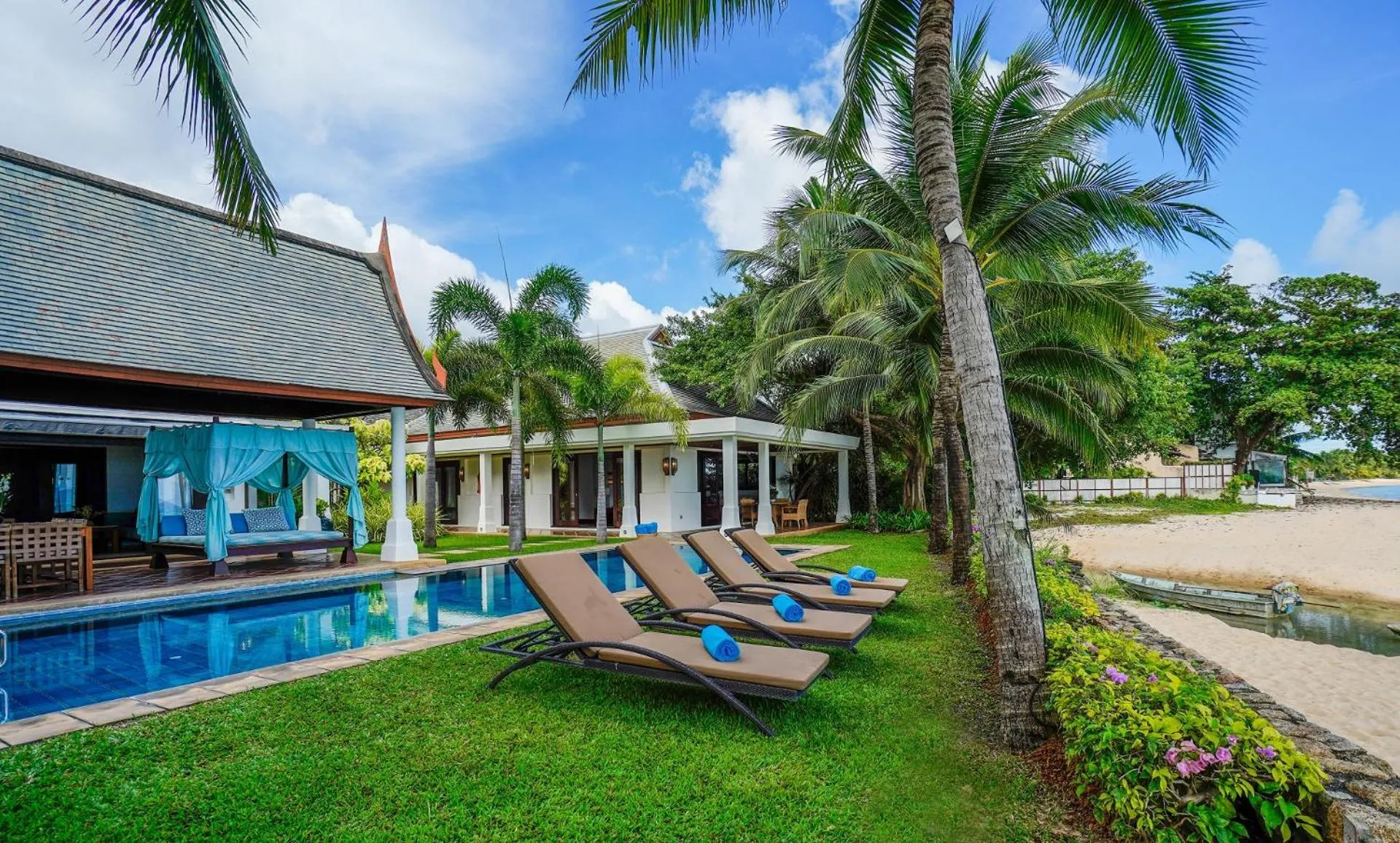 Garden view in Miskawaan Beachfront Villas