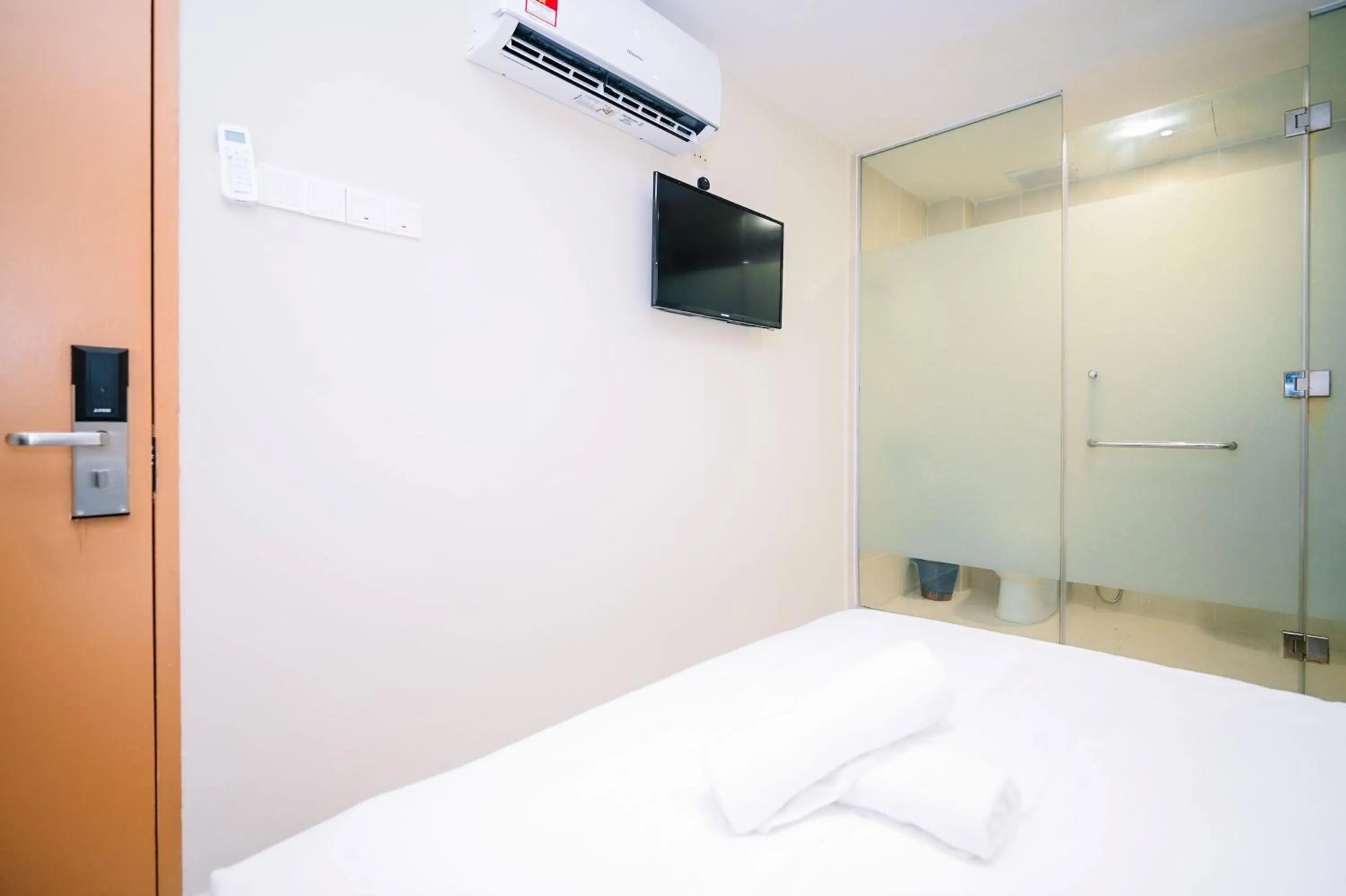 Photo of the whole room, Bed in Swing & Pillows - Times Square, Bukit Bintang