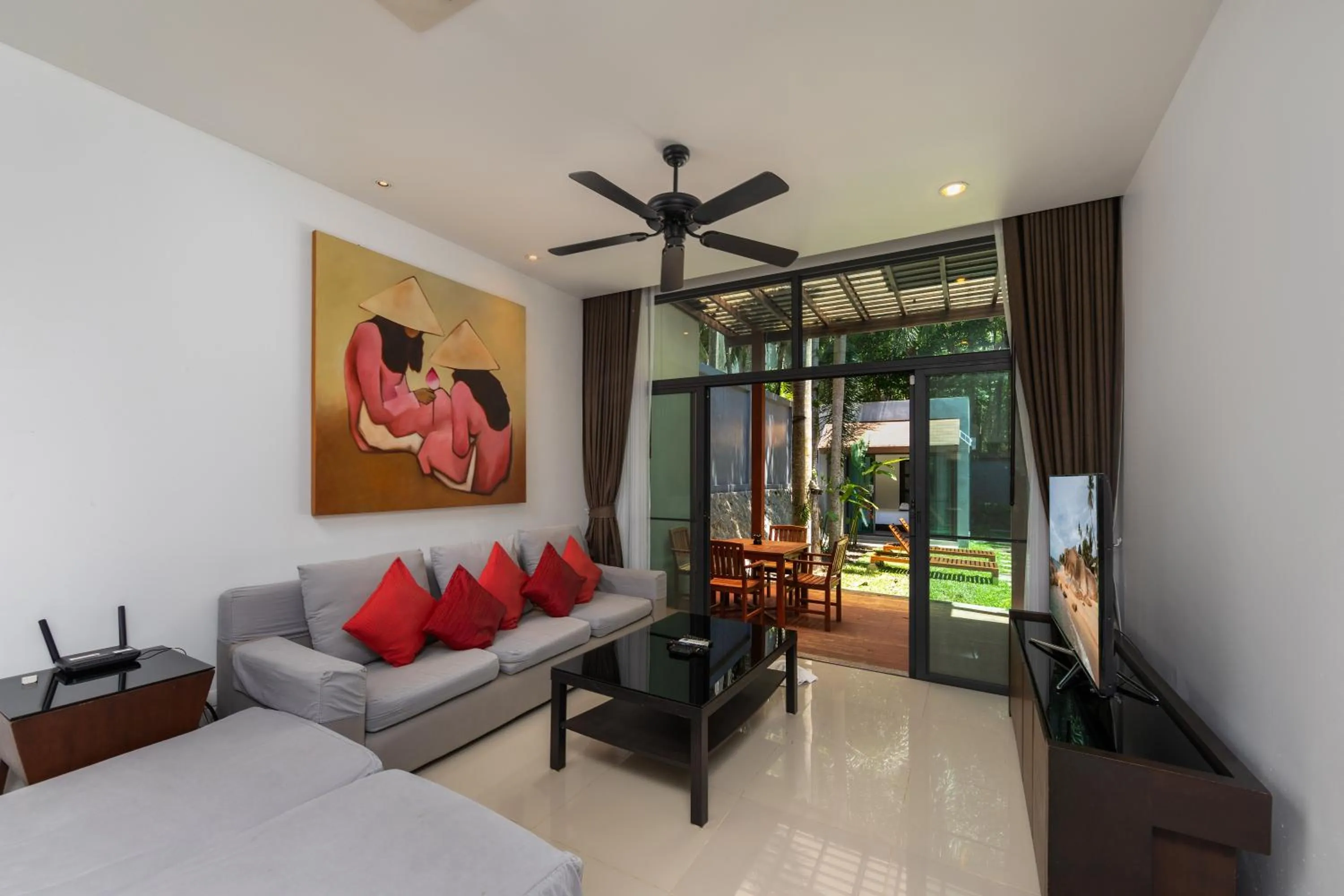 Bed in Saiyuan Estate by TropicLook