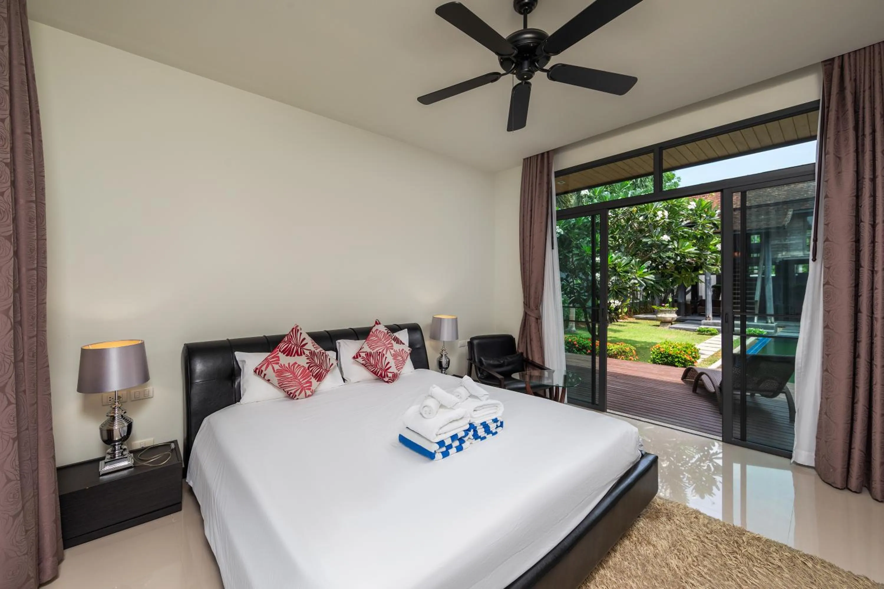 Bed in Saiyuan Estate by TropicLook