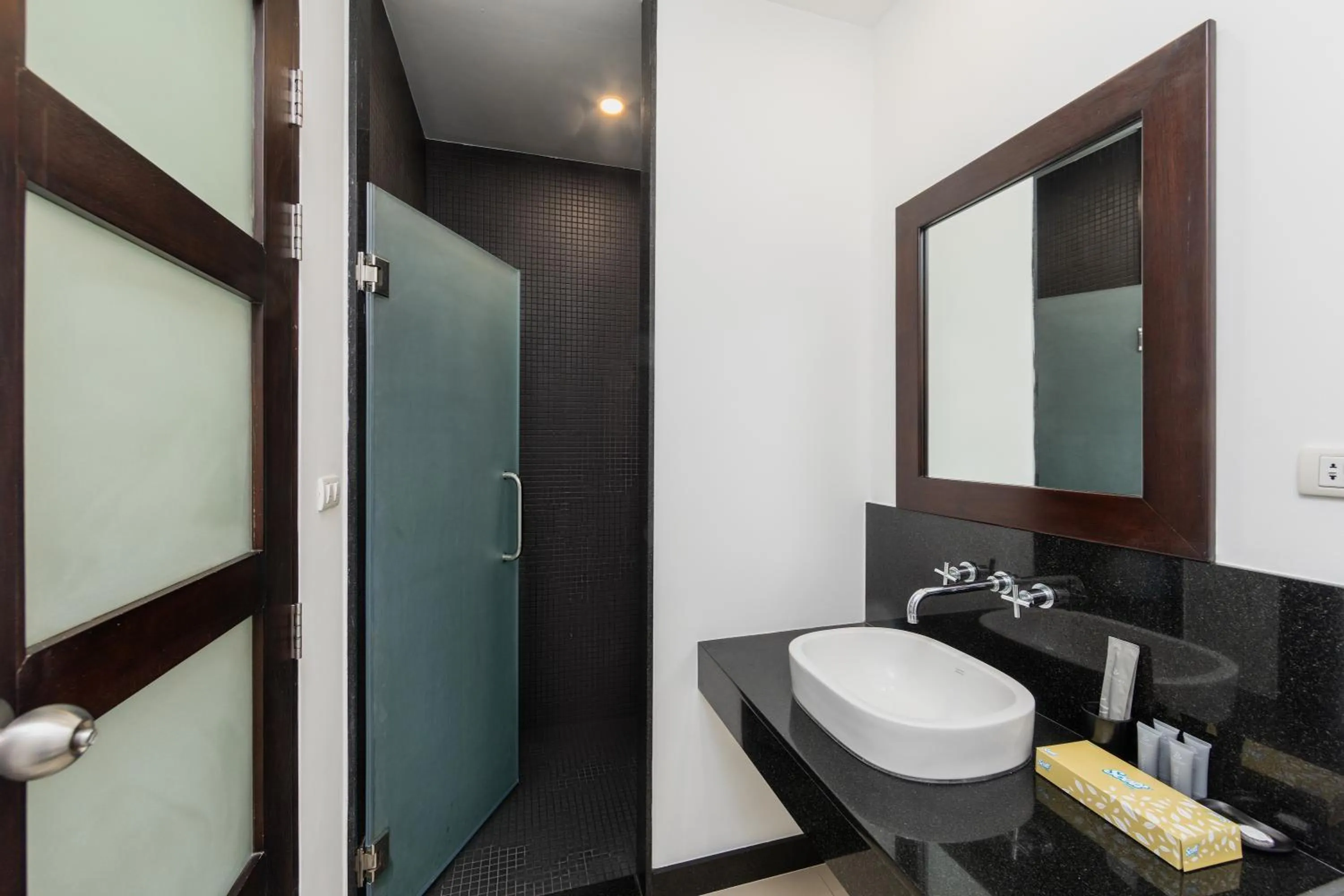 Saiyuan Estate by TropicLook