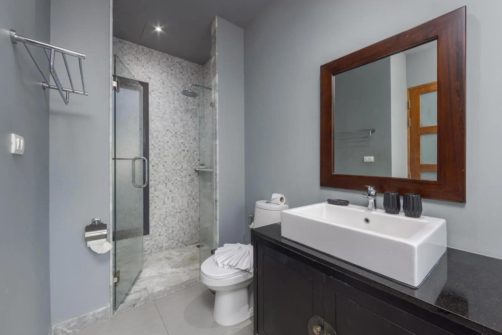 Saiyuan Estate by TropicLook