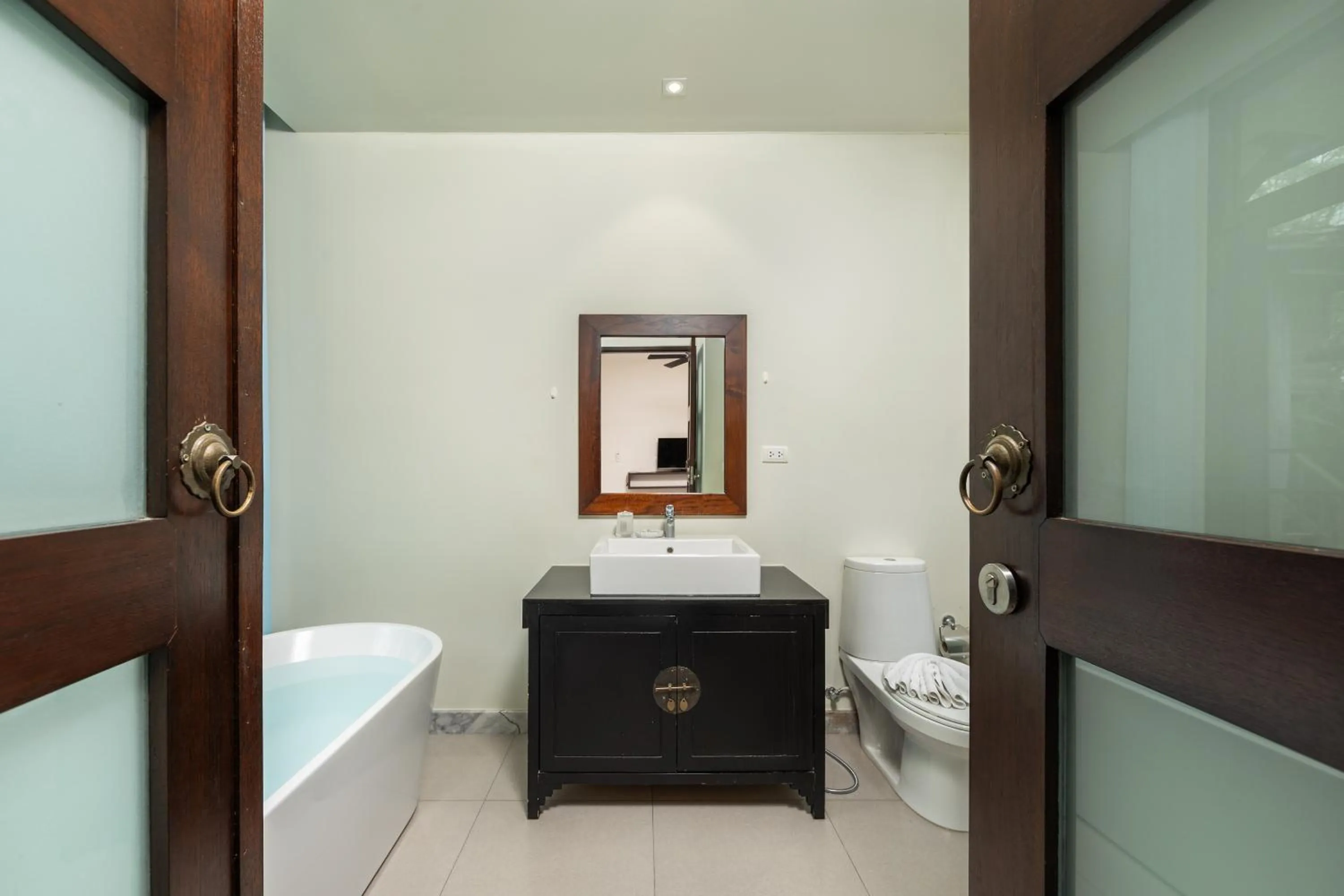 Saiyuan Estate by TropicLook