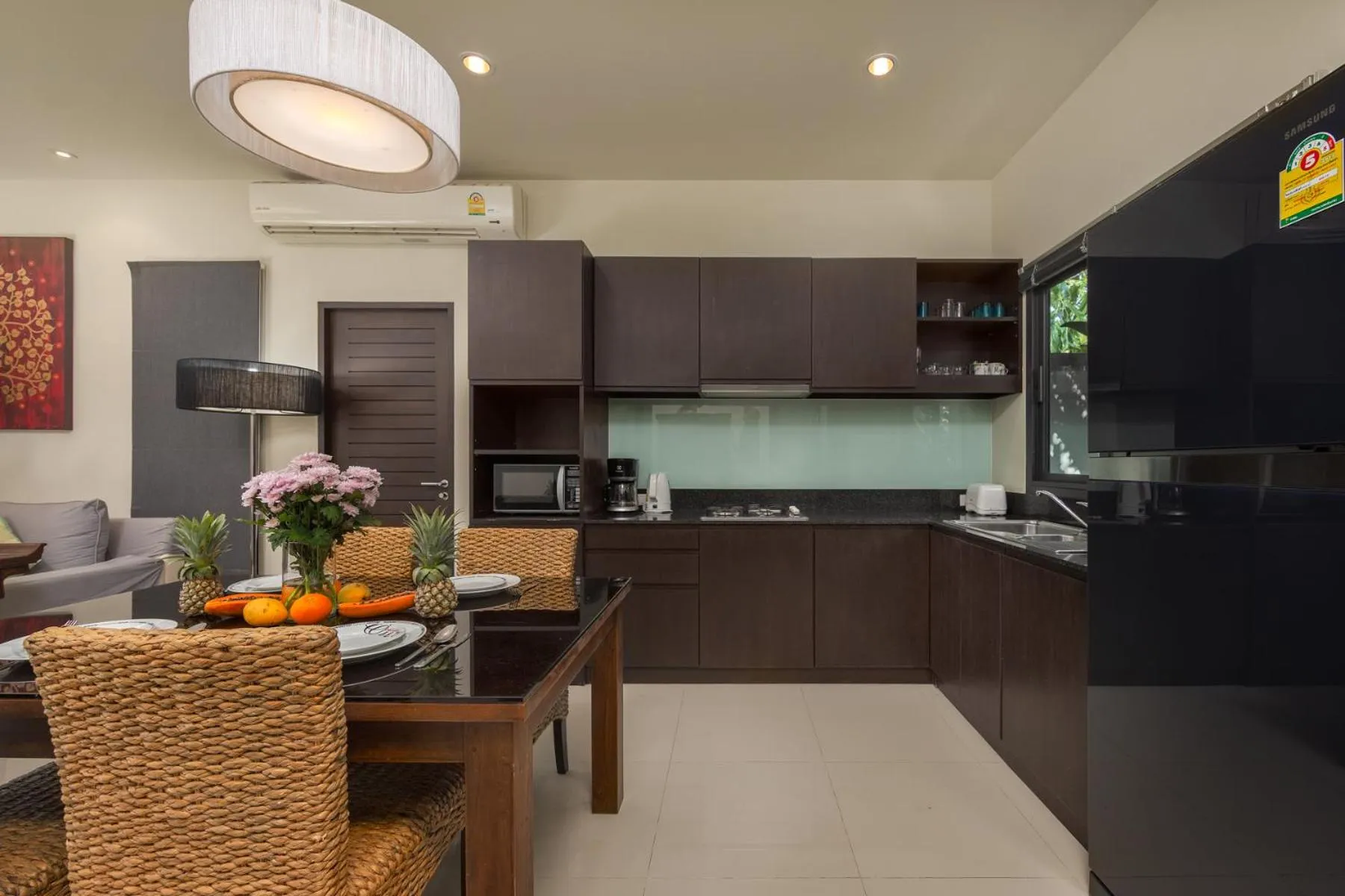 Kitchen or kitchenette in Saiyuan Estate by TropicLook