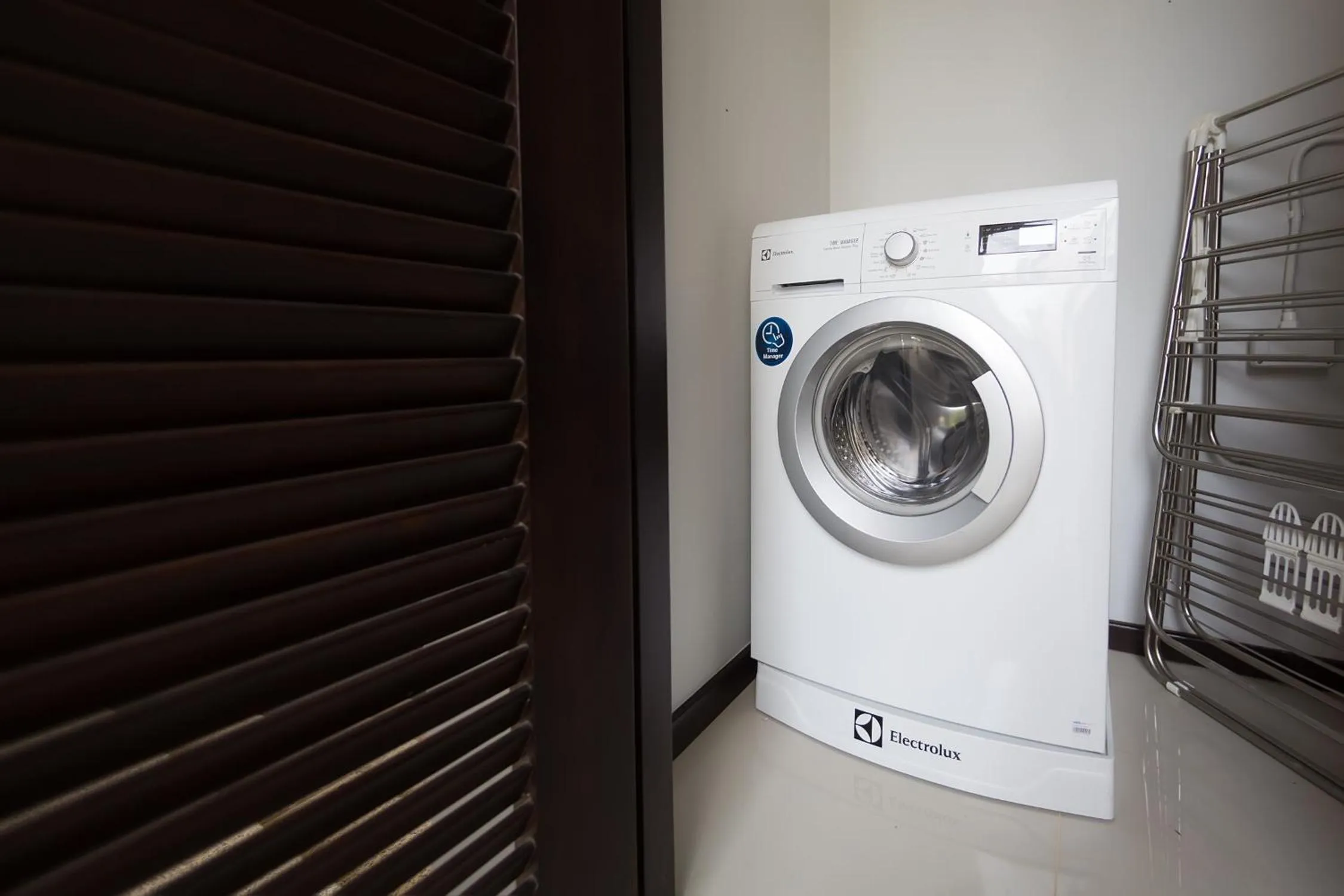 washing machine in Saiyuan Estate by TropicLook