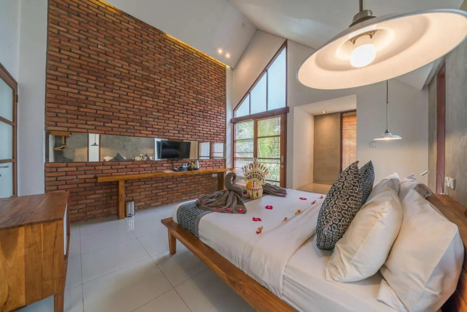 Bed in Yarama Cottages