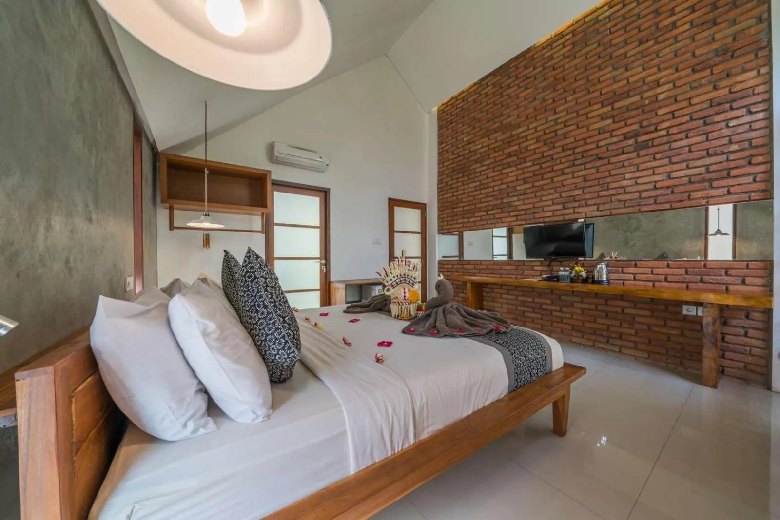 Bed in Yarama Cottages