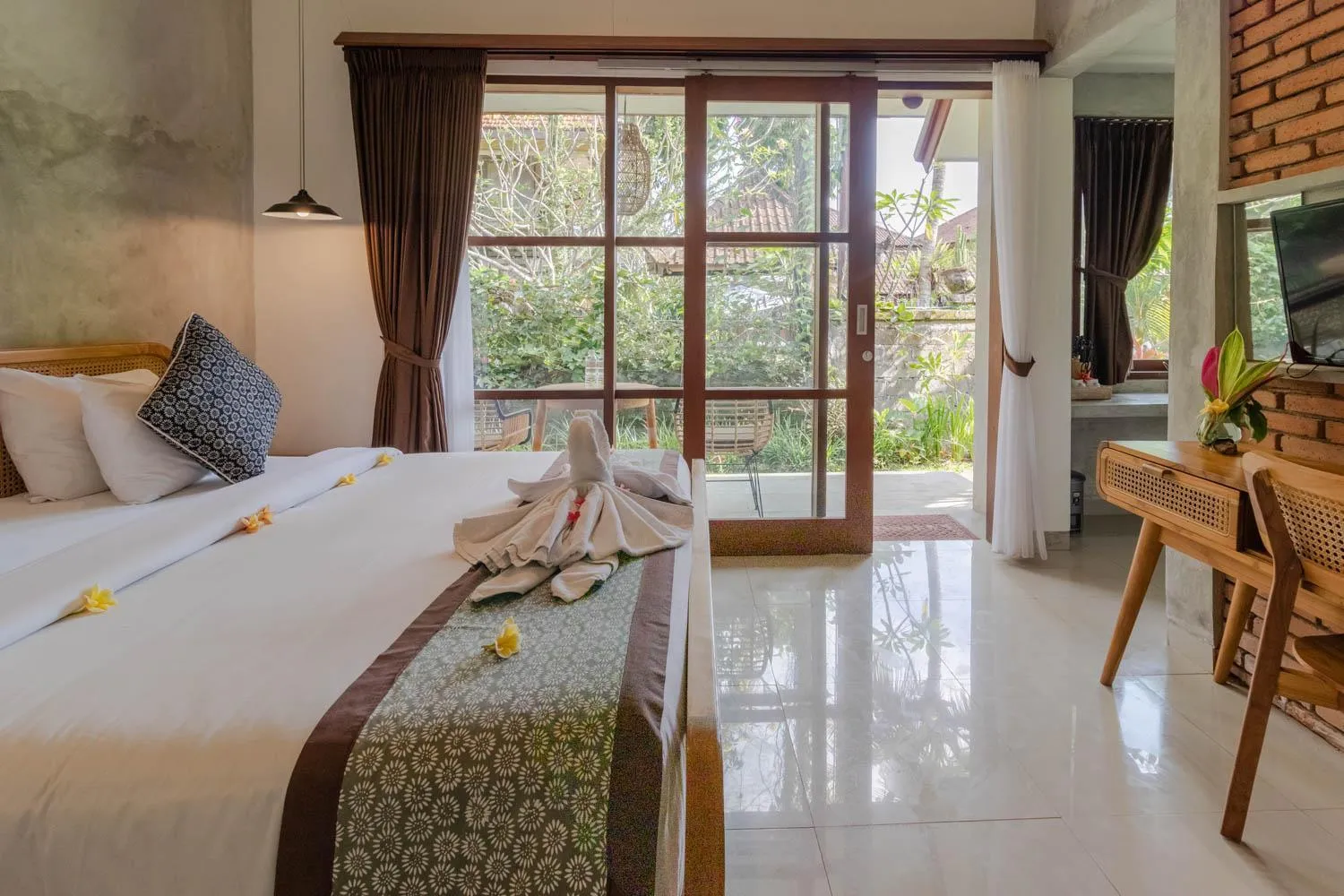 Bed in Yarama Cottages